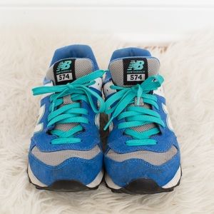 New Balance tennis shoes